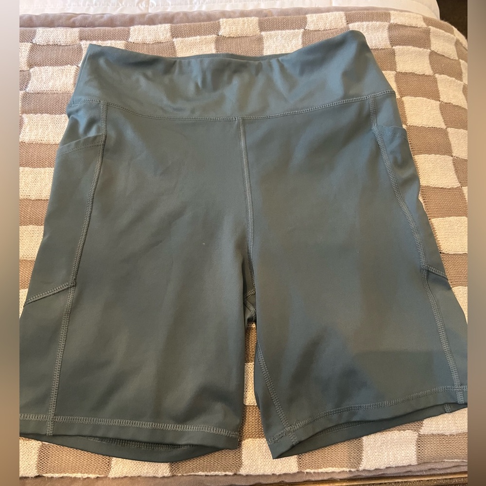 American Eagle Women's Green Athletic Shorts, size Large
